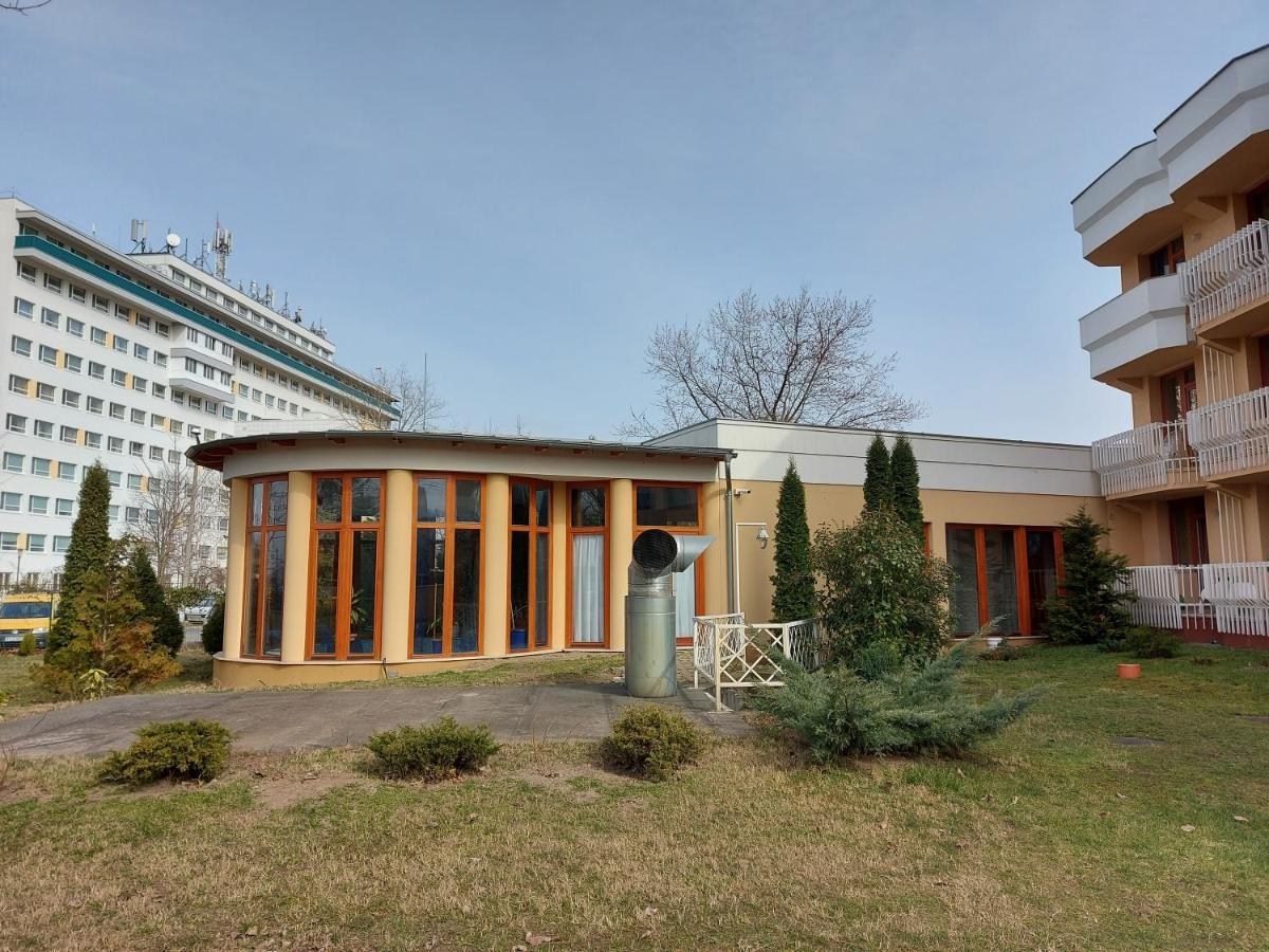 Csipke Hotel Kiskunhalas Exterior photo